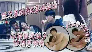 大寶尋歡探會所跟兄弟到商K瀟灑激情勾搭漂亮妹子回酒.店啪啪喊著你混蛋還是被按到幹兩炮