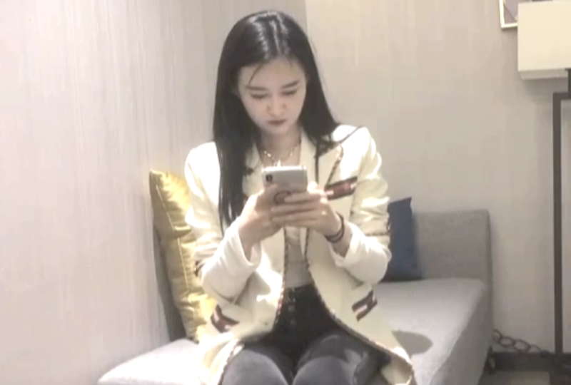 AZN-023 一屌極品尋花約了個顏值不錯氣質美女啪啪