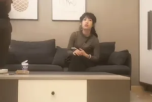 XHO-055 高價約00後小蘿莉妹妹，嬌羞可人已是做愛老手，激情啪啪淫水四溢