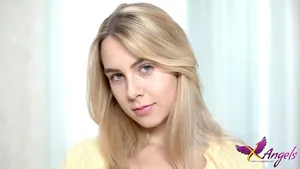 大屁股美女這樣的姿勢看了口乾舌燥