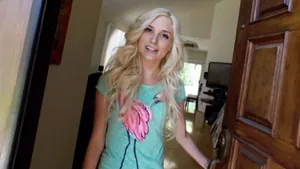 熱戀的年輕男女性慾上來了在老爸身邊搞