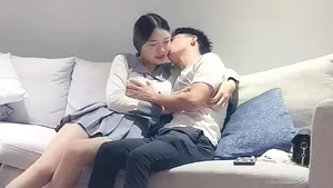 【極品探花】長著娃娃臉的文靜女生卻有著筆直又逆天大長美腿
