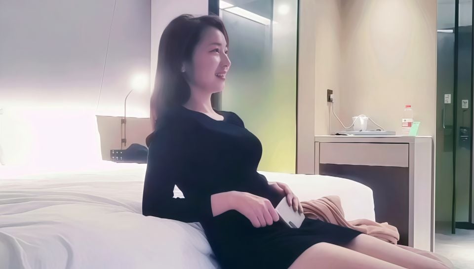 【文軒探花】網約高顏值良家，笑起來很甜美的黑色包臀裙妹妹