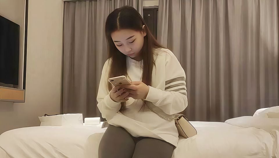 【文軒探花】約了個緊身褲妹子啪啪搞了