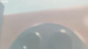 氣質尤物騷美女，勾搭按摩男技師，包臀裙黑絲襪，掏出奶子揉捏，還吸了吸，解開褲子擼，技師想要插入